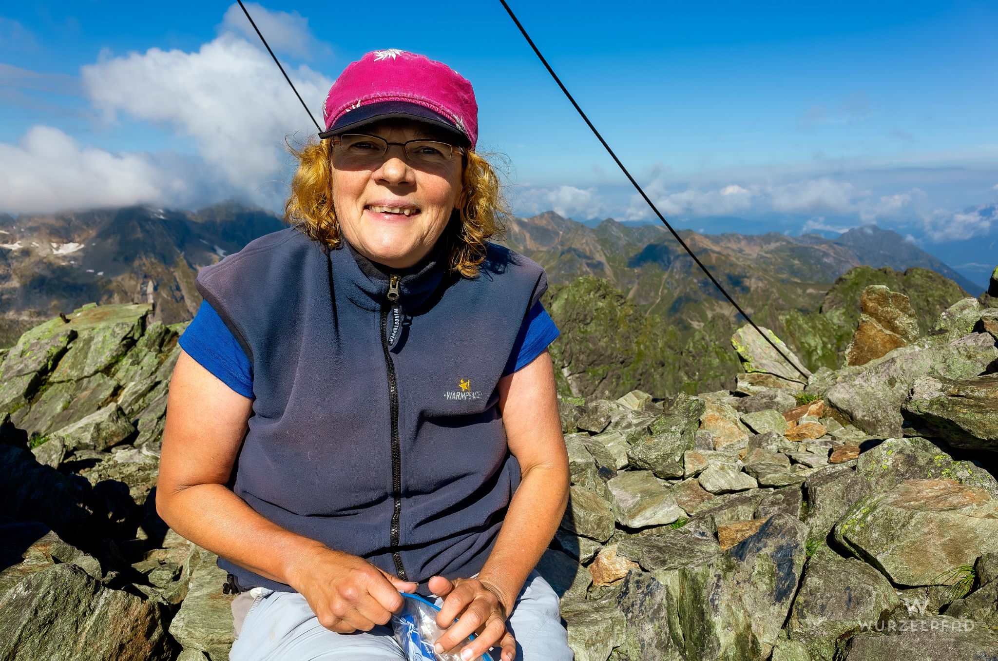 Zufriedene Wandersfrau